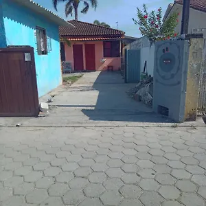 Kitinete Pequena Em Patio Compartilhado Casa de Férias